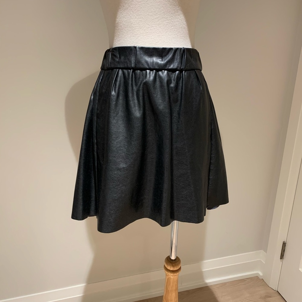 Aritzia Wilfred Free black faux leather skirt. S